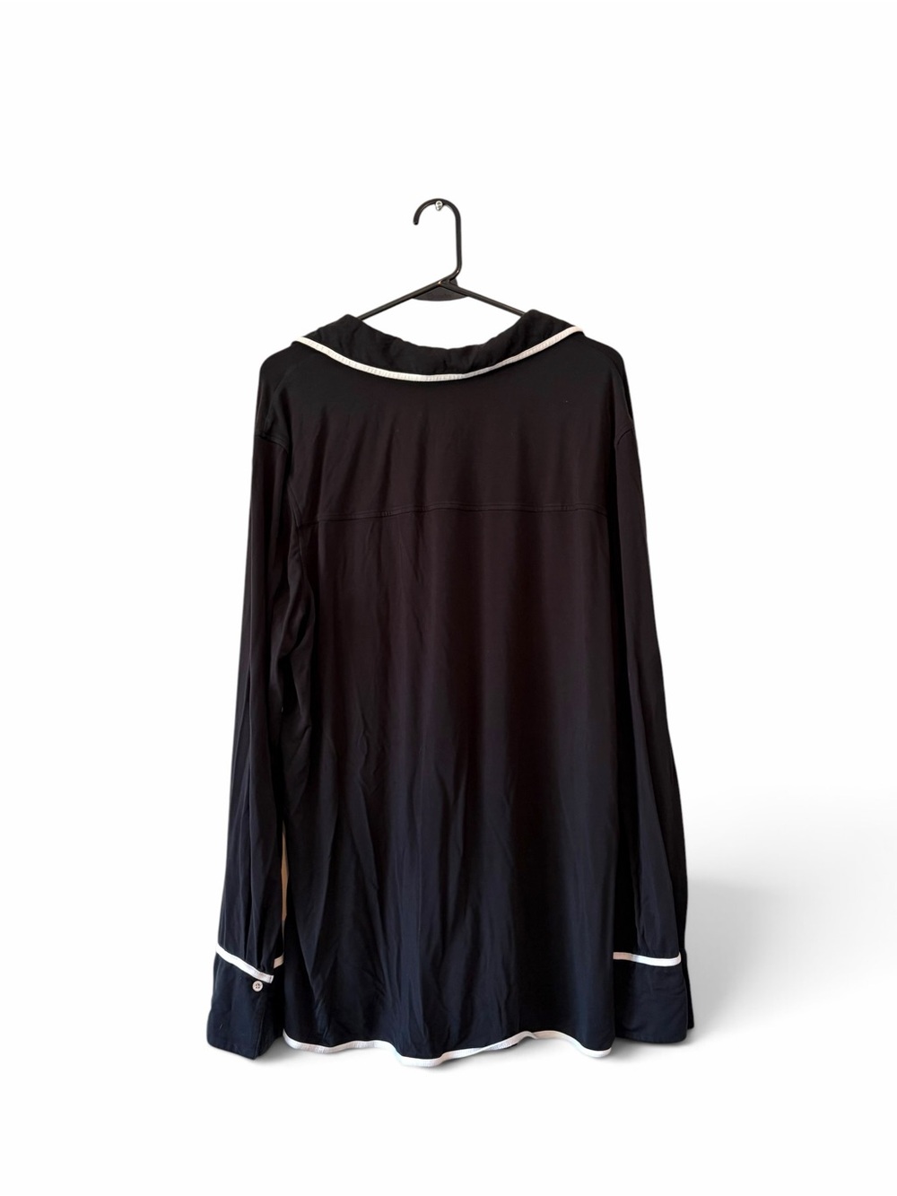 WeWoreWhat Black Pajama Set White Contrast Trim - Picture 3 of 11